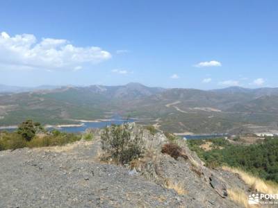 Embalse de El Atazar: Cerro de la Cabeza senderismo equipamiento senderos naturales senderos y casca
